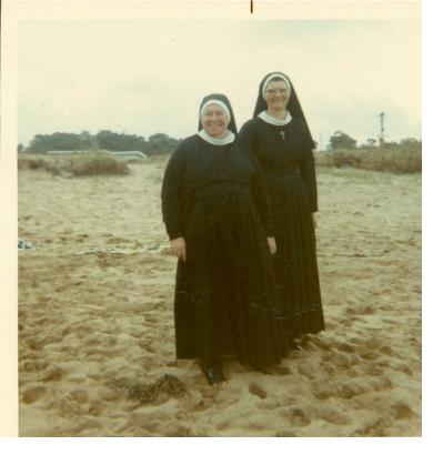 Batemans Bay 1968 Sister Gen & Sister Elizabeth